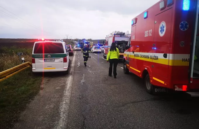 Σλοβακία: Τουλάχιστον 13 νεκροί και 20 τραυματίες σε σύγκρουση λεωφορείου με φορτηγό