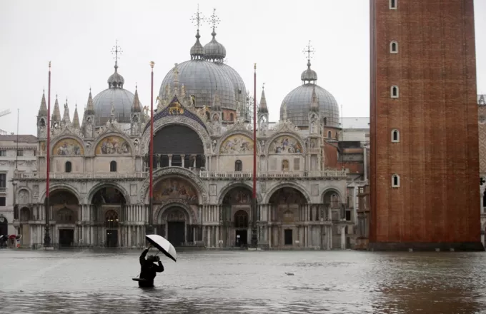 Ιταλία: Σε κατάσταση έκτακτης ανάγκης η Βενετία (pics)