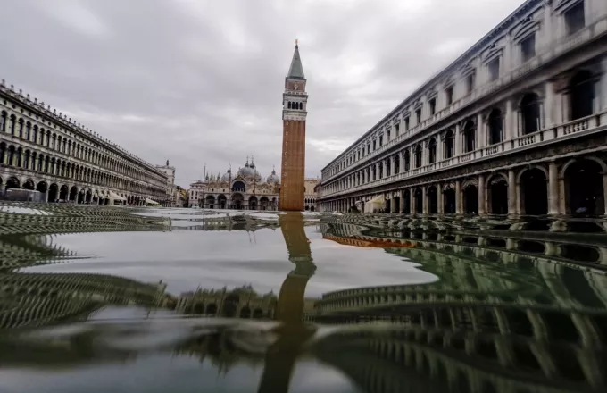 Νέα πλημμύρα στη Βενετία - Έκλεισε η πλατεία Αγίου Μάρκου