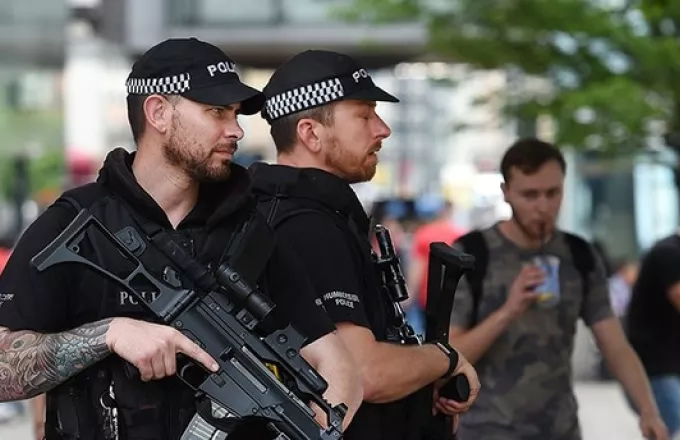 Βρετανία: Έφοδος της αστυνομίας σε... κλειστό comedy club