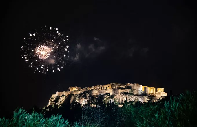 Αθήνα: Λαμπερή παραμονή Πρωτοχρονιάς στο Σύνταγμα με ΜΕΛΙSSES