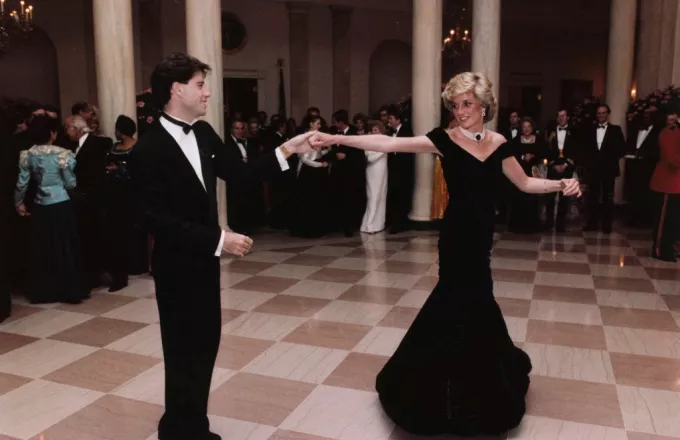 Πάνω από 252.000 ευρώ για το φόρεμα της Νταϊάνα στο χορό με τον Τραβόλτα