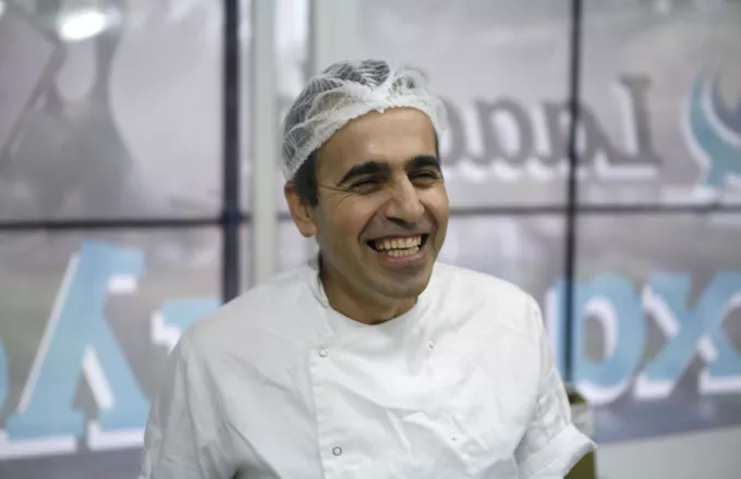  Θεσσαλονίκη: Ζαχαροπλαστείο με ιρανικά γλυκά ανοίγει πρόσφυγας 