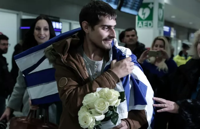 Έφτασε στην Αθήνα ο Έλληνας ναυτικός που είχε απαχθεί στο Τόγκο