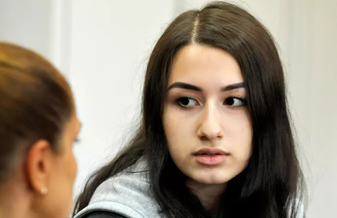 Ρωσία: Σε δίκη δύο αδερφές που σκότωσαν τον πατέρα τους που τις κακοποιούσε
