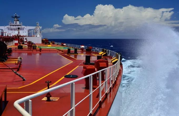 Κίνα: Διαρροή πετρελαίου μετά από σύγκρουση πλοίων έξω από το λιμάνι Τσινγκντάο