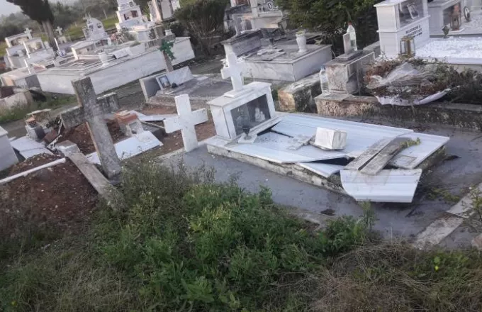 Βάνδαλοι σε νεκροταφείο στην Καλαμάτα - Ξέθαψαν σορό και έσπασαν τάφους