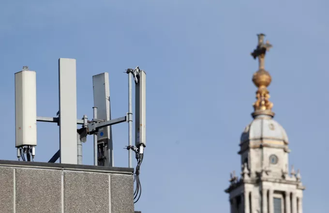 Λονδίνο: «Πράσινο φως» στην κινεζική Huawei στο δίκτυο 5G παρά τις αντιδράσεις των ΗΠΑ