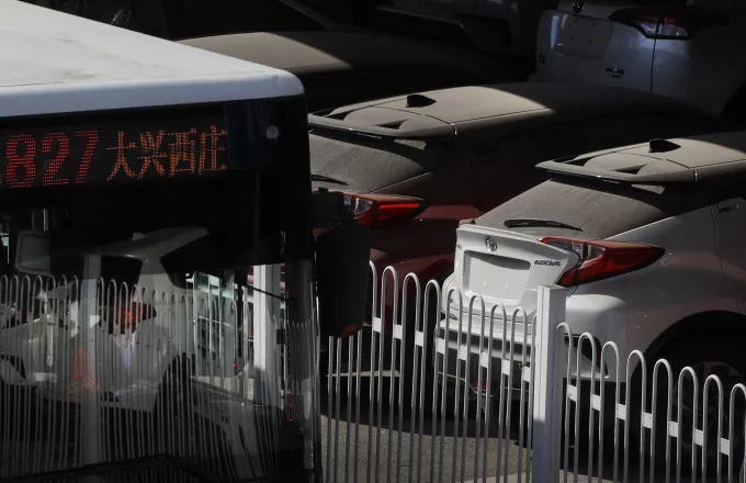 Κίνα: Άνοιξε τρύπα στο δρόμο και κατάπιε λεωφορείο - 6 νεκροί και δεκάδες τραυματίες (vid)