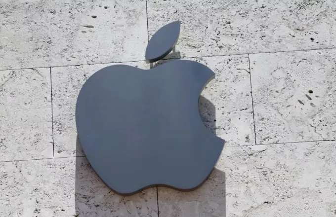 Τραμπ: Η Apple πρέπει να «ξεκλειδώνει» τηλέφωνα που χρησιμοποιούν κακοποιοί