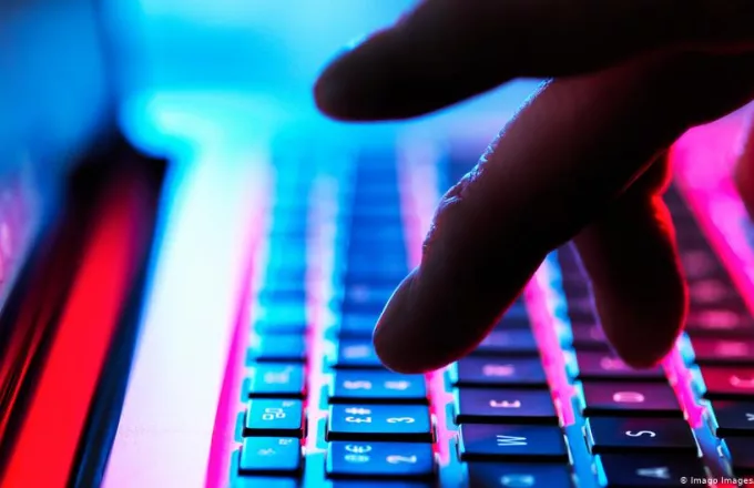 Süddeutsche Zeitung: «Πόλεμος χάκερ στο Αιγαίο»