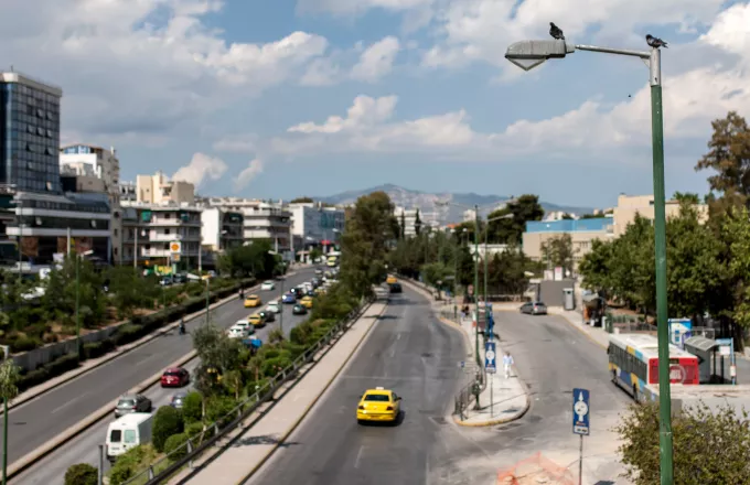 Κυκλοφοριακά προβλήματα στη λεωφόρο Μεσογείων λόγω τροχαίου ατυχήματος