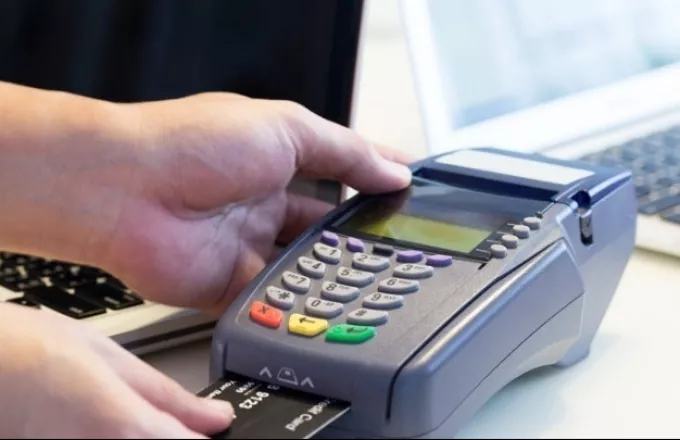 Ιταλία: Επιβάλλει την ηλεκτρονική πληρωμή με κάρτα για να μπορούν να ισχύσουν πολλές φοροαπαλλαγές
