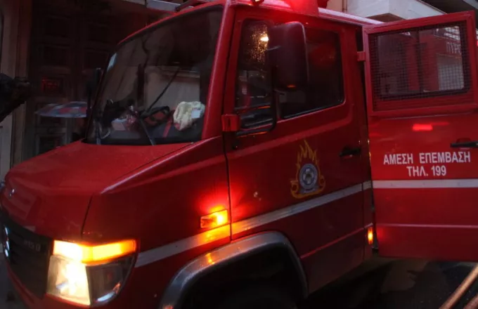 Βόλος: Κάηκε διπλοκατοικία - Τραυματισμός γυναίκας πυροσβέστη