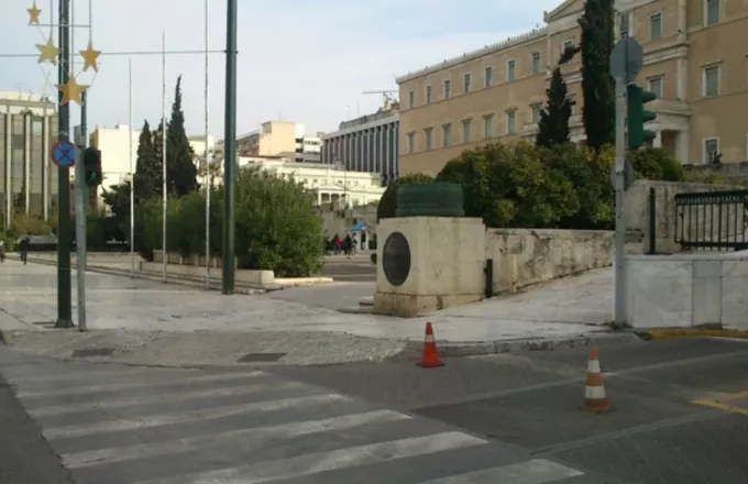Ράμπα για ΑμεΑ στον Άγνωστο Στρατιώτη κατασκεύασε ο Δήμος Αθηναίων