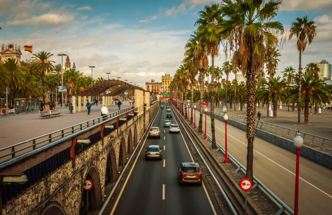 Γιατί απαγορεύεται η κυκλοφορία παλιών οχημάτων στη Βαρκελώνη