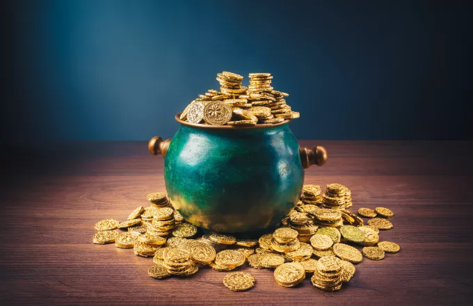 Μαζικές πωλήσεις: Γιατί ξεπουλάνε τις χρυσές τους λίρες οι Έλληνες 
