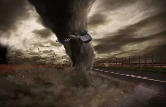 ΗΠΑ-Συγκλονιστικό βίντεο: Ανεμοστρόβιλος σηκώνει αυτοκίνητα στον αέρα
