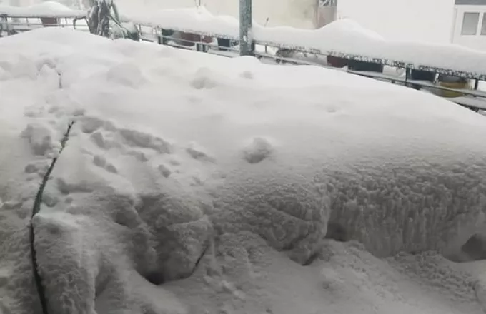 Εύβοια: Θαμμένη στο χιόνι και χωρίς ρεύμα η Σέττα Ερέτριας