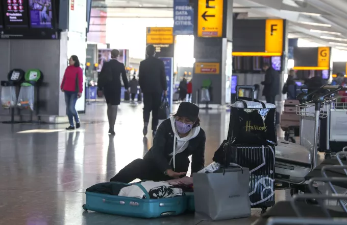 Βρετανία-κορωνοϊός: Ταλαιπωρία στις πύλες εξόδου μετά το απαγορευτικό- Ακύρωση πτήσεων