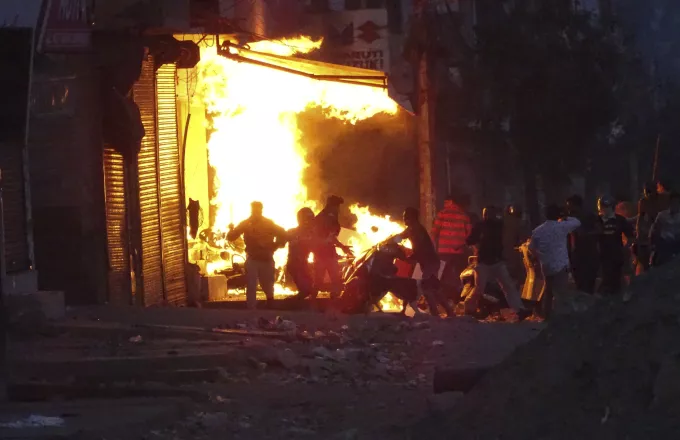 Τουλάχιστον 20 νεκροί σε βίαια επεισόδια στο Νέο Δελχί 