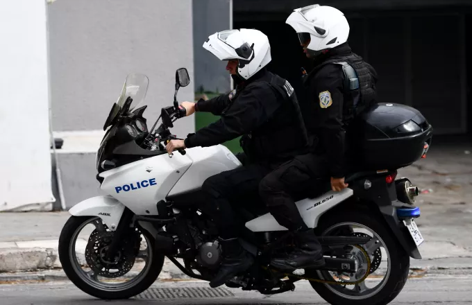 Επίθεση αγνώστων σε μοτοσικλετιστή έξω από την ΑΣΟΕΕ