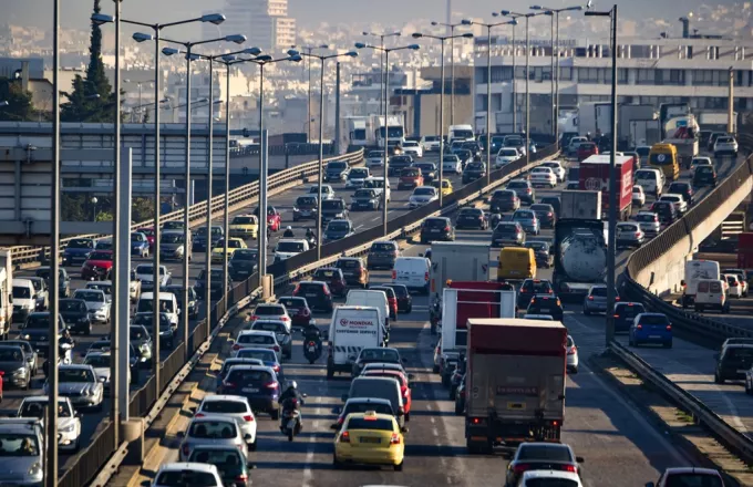 Κίνηση: 70 ώρες έχασε σε μποτιλιάρισμα ο μέσος οδηγός στην Αθήνα το 2021