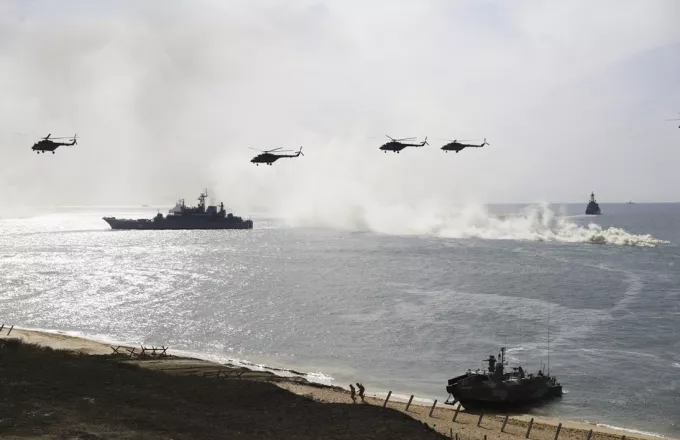 Περισσότερα από 30 ρωσικά πολεμικά πλοία απέπλευσαν από τα λιμάνια της Σεβαστούπολης και του Νοβοροσίσκ
