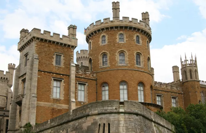 Το εντυπωσιακό κάστρο της σειράς «The Crown» υπάρχει πλέον στο Airbnb