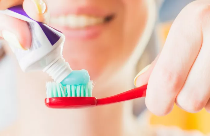 Το πολύ φθόριο βλάπτει το σμάλτο των δοντιών, σύμφωνα με νέα αμερικανική έρευνα