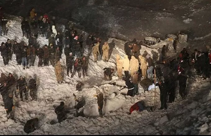 Τουρκία: Λεωφορείο καταπλακώθηκε από χιονοστιβάδα - Τουλάχιστον 4 νεκροί