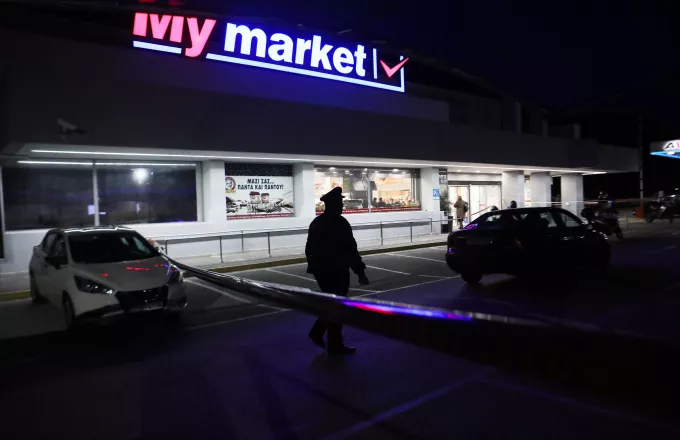 Κηφισιά: Αστυνομικός σκότωσε την πρώην γυναίκα του και φίλη της έξω από σούπερ μάρκετ  