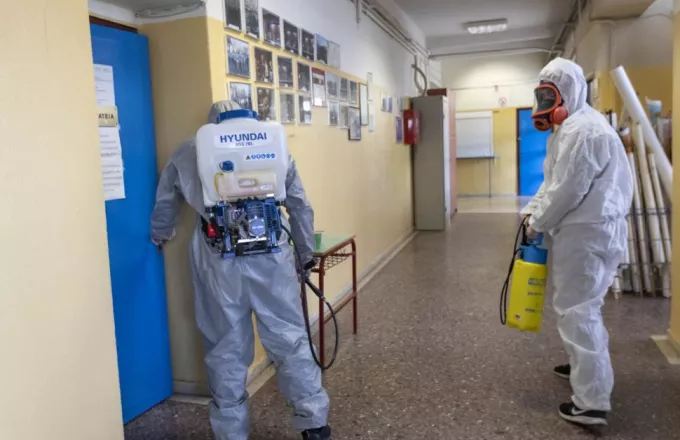 Προληπτική απολύμανση σήμερα σε όλα τα σχολικά κτίρια του Δήμου Πειραιά