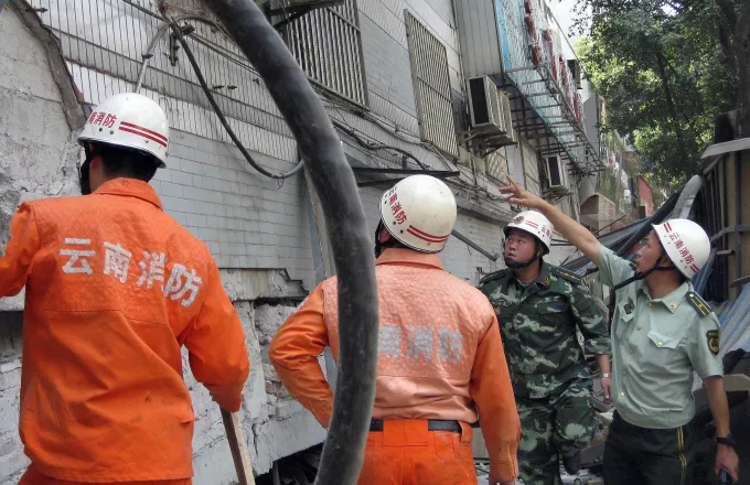 Κίνα - Κορωνοϊός: Το ξενοδοχείο που κατέρρευσε ήταν 5όροφο - Δεκάδες εγκλωβισμένοι
