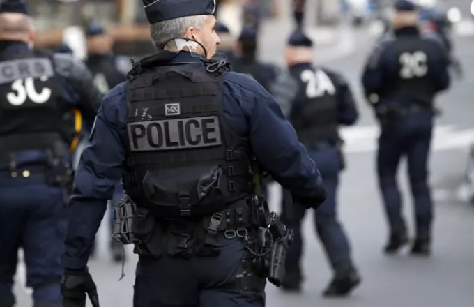 Γαλλία: Ένοπλος κρατά ομήρους μέσα σε τράπεζα στη Χάβρη