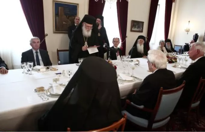 Ιερά Σύνοδος Εκκλησίας Ελλάδος για κορωνοϊό: Συνεχίζουμε να κοινωνούμε κανονικά