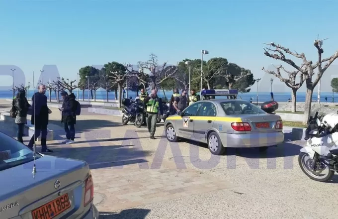 Θεσσαλονίκη: Η δημοτική αστυνομία απομακρύνει κόσμο από ανοιχτούς χώρους άθλησης (pic+vid)