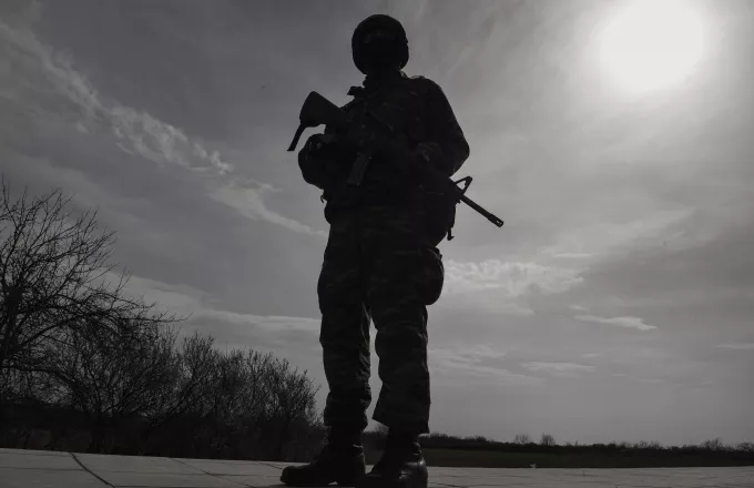 Έτσι φυλάvε τον Έβρο: Φωτογραφίες από περίπολο των στρατιωτών μας