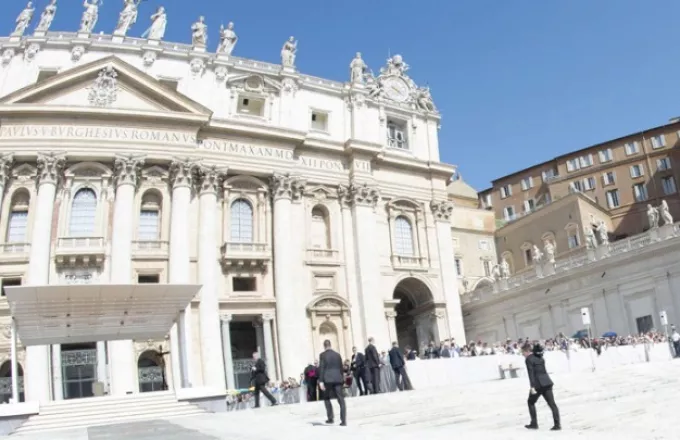 Βατικανό: Άνοιξε ξανά μετά από περισσότερο από δύο μήνες η βασιλική του Αγίου Πέτρου