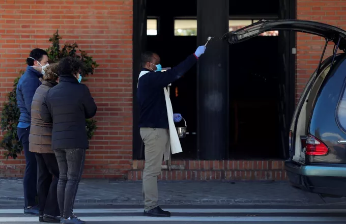 Μαδρίτη: Κάθε 15 λεπτά ένας νεκρός από τον κορωνοϊό μεταφέρεται στο κρεματόριο