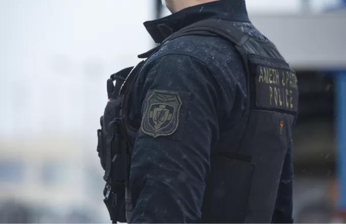Επίθεση με μολότοφ σε αστυνομικές δυνάμεις έξω από το Εφετείο
