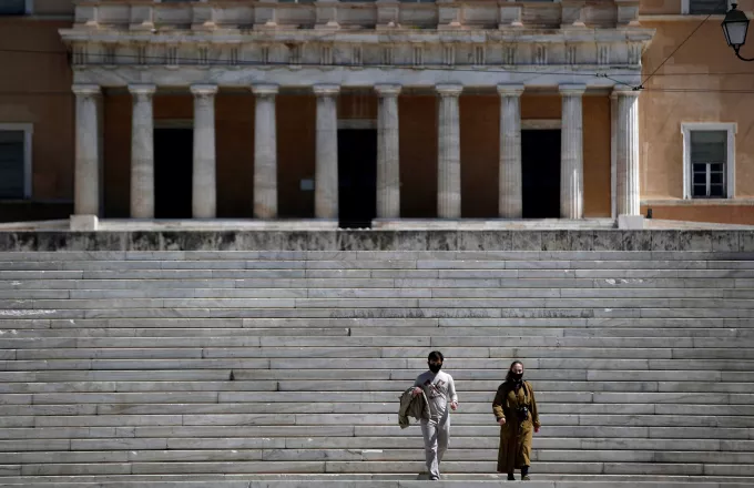 NYT: Η Ελλάδα από προβληματικό παιδί τα κατάφερε κόντρα στις πιθανότητες