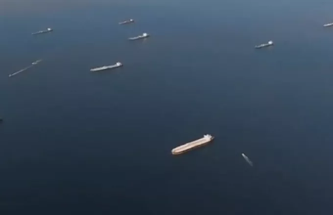Μποτιλιάρισμα στον Ειρηνικό: Δεκάδες πετρελαιοφόρα ακινητοποιημένα (video) 