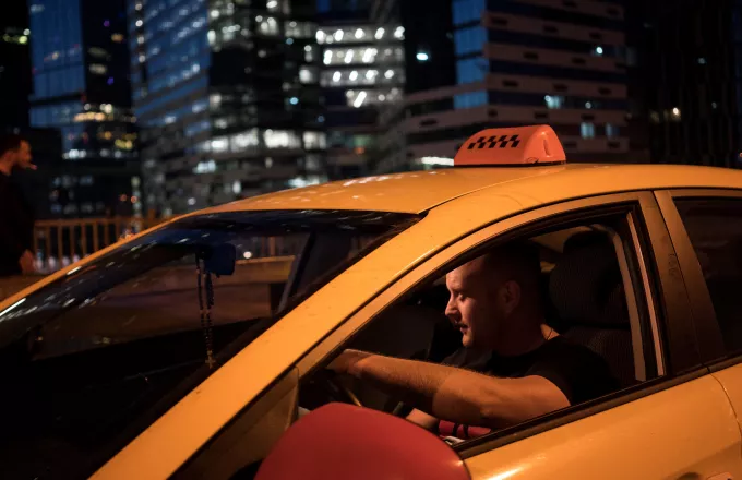 Κορωνοϊός - Ρωσία: Οι ταξιτζήδες άρχισαν... ντελίβερι λόγω έλλειψης πελατών