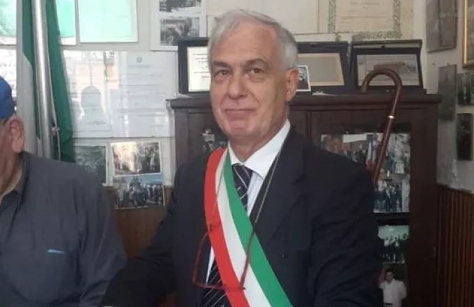Ιταλία: Σε καραντίνα πόλη - Πλήθος κόσμου είπε αντίο στο δήμαρχο που πέθανε από κορωνοϊό