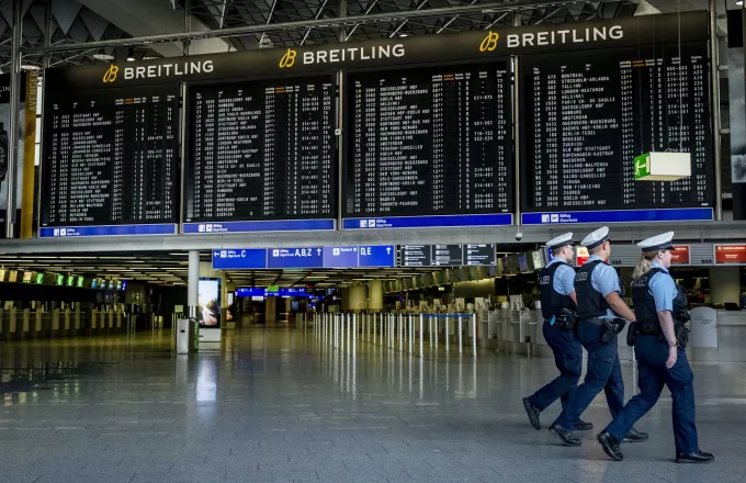 ΗΠΑ: Υποδύθηκε τον υπάλληλο του αεροδρομίου για να ταξιδέψει στη Γερμανία να δει τη φίλη του