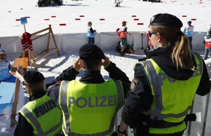 Αυστρία- Χειμερινές διακοπές: Με μάσκα FFP2 στις κλειστές γόνδολες των τελεφερίκ 