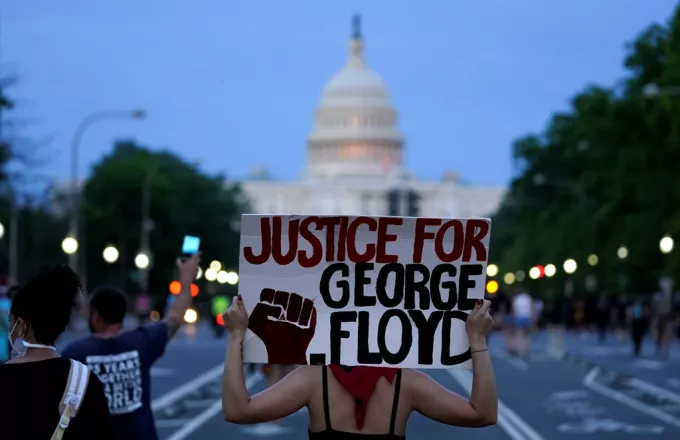 Οργή στις ΗΠΑ για το θάνατο Φλόιντ παρά τη σύλληψη - Διαδήλωση στο Λευκό Οίκο (pics,vid) 