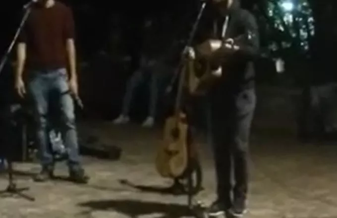 Αστυνομικοί διέκοψαν υπαίθρια «συναυλία» στην Ακρόπολη 