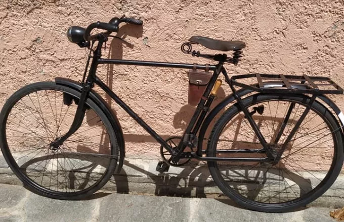 Θεσσαλονίκη: Βρήκε σπάνιο ποδήλατο της Βέρμαχτ σε βουνό από σκραπ (pics)